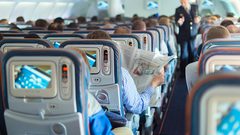 لماذا يمنع المسافرون من تبديل مقاعدهم على الطائرة دون استشارة الطاقم؟