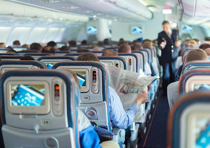 لماذا يمنع المسافرون من تبديل مقاعدهم على الطائرة دون استشارة الطاقم؟