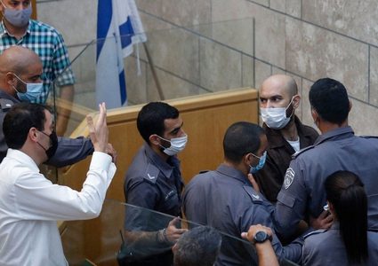 تفاصيل الظروف الاعتقالية التي يعيشها الأسيران كممجي وجرادات في العزل