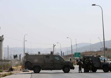 الاحتلال يغلق حاجز حوارة