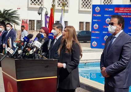 القاهرة: السفارة الفلسطينية تتسلم 500 ألف جرعة لقاح لقطاع غزة