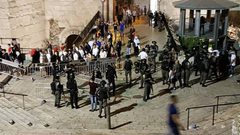 شرطة الاحتلال تقرر عدم وضع حواجز على مدرج باب العامود في رمضان