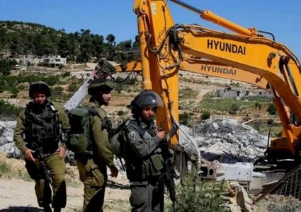 الاحتلال يهدم منشأة في العيسوية وينفذ عمليات تجريف في منطقة القصور الأموية