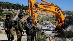 الاحتلال يهدم منشأة في العيسوية وينفذ عمليات تجريف في منطقة القصور الأموية