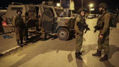 قوات الاحتلال تغلق طريق رام الله نابلس