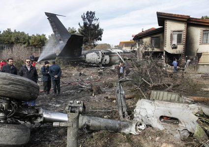 3 قتلى في تحطم طائرة حربية شمال شرق إيران