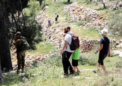 بيت لحم: مستوطنون يقتحمون بلدة تقوع ويؤدون طقوسا تلمودية