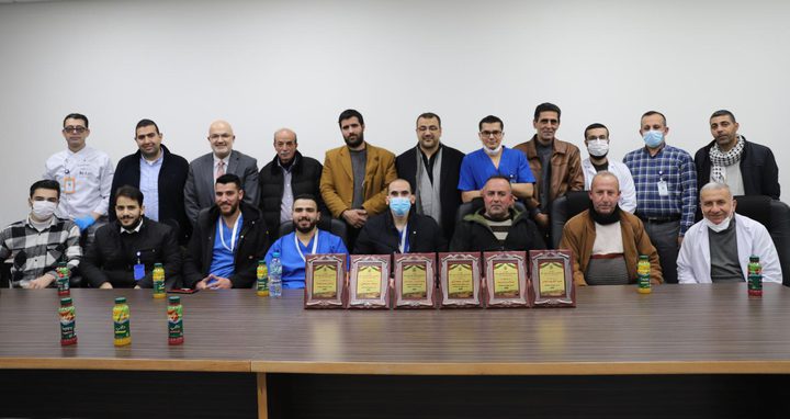 أهالي برقة واقليم فتح يكرمان مستشفى النجاح الجامعي