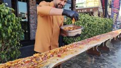 شيف تركي يعد سندويش شاورما بطول 20 مترا للدخول في غينيس