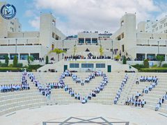 صورة جماعية لطلبة دفعة 121 من قسم الطب البشري في جامعة النجاح الوطنية