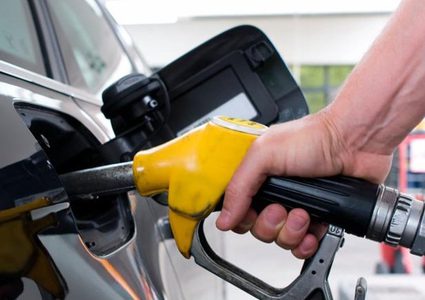 الإعلام العبري: أسعار الوقود في طريقها إلى الذروة