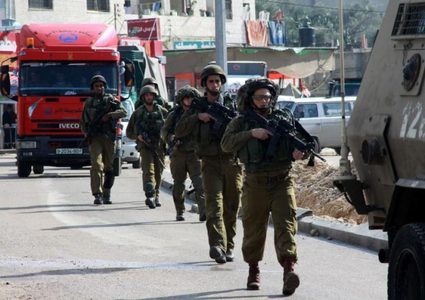 الاحتلال يداهم طوباس ويفتش منزل أحد المواطنين