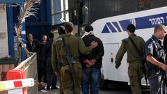 نادي الأسير: الاحتلال يفرض عقوبات جماعية على أسرى "عوفر"