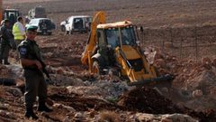 الاحتلال يستولي على جرافة أثناء عملها بالأغوار الشمالية