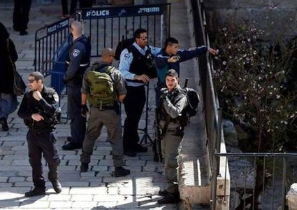 الاحتلال يعتقل 11 سيدة و4 أطفال من باب العمود في القدس
