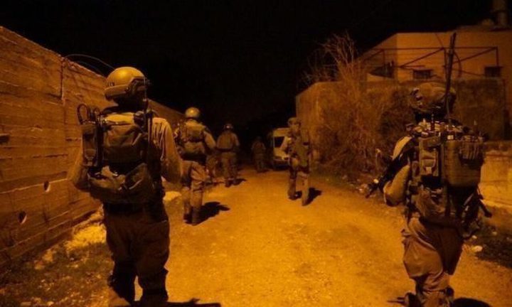 الاحتلال يعتقل 22 مواطنا من الضفة بينهم 13 في الخليل