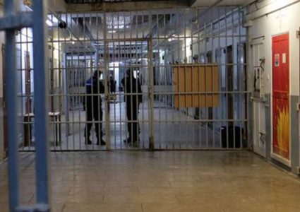 تسجيل 25 إصابة بفيروس "كورونا" بين أسرى "مجدو"