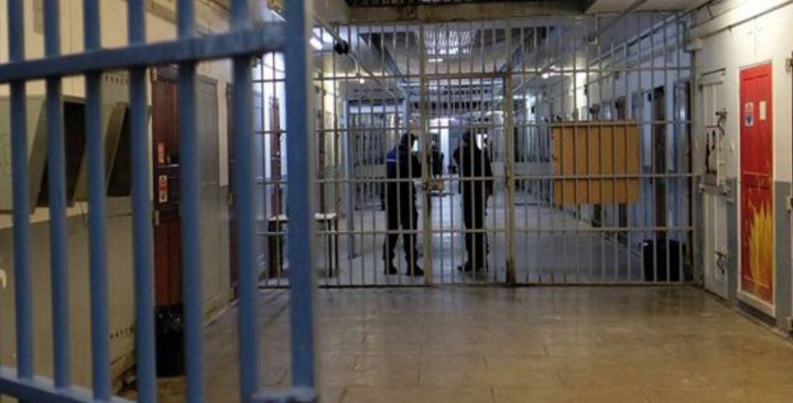 تسجيل 25 إصابة بفيروس "كورونا" بين أسرى "مجدو"