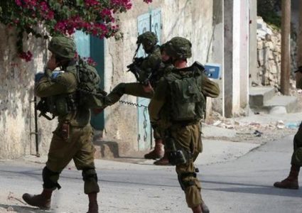 إصابة طفل بكسر ورضوض بعد ملاحقة قوات الاحتلال في بلدة بيت فجار