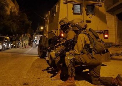 الاحتلال يغلق بوابة النبي صالح ويحتجز عشرات المركبات