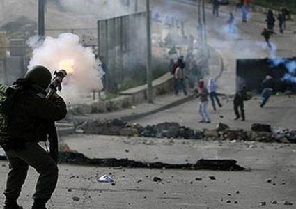 إصابة شاب بالرصاص في مواجهات ببلدة الخضر