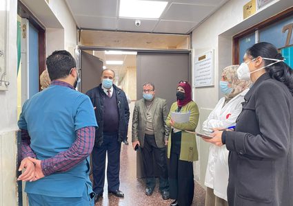 وحدة الجودة وسلامة المريض وضبط العدوى وبالتعاون مع الإدارة العامة للمستشفيات تُجري زيارة تفقدية لمستشفى رفيديا الحكومي ومستشفى الوطني الحكومي في محافظة نابلس لمتابعة سياسات وإجراءات سلامة المريض ومكافحة وضبط العدوى في أقسام مختلفة وخاصة أقسام العزل لمرضى كورونا، وأقسام الكلية، والجراحة، وقسم كورونا الأطفال، وقسم العناية القلبية وأقسام العناية المكثفة والباطنية، فيما شاركت الإغاثة الكاثوليكية بالزيارة لمتابعة الاحتياجات الخاصة لمستشفى الوطني، حيث قامت الإغاثة الكاثوليكية بالتبرع بمولد كهربائي يستخدم في حال انقطاع الكهرباء للحفاظ على سلامة المرضى.