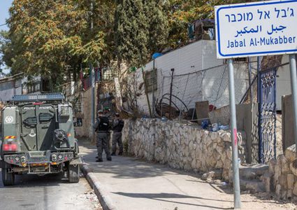 الاحتلال يخطر عائلة في جبل المكبر  بالقدس المحتلة بهدم منزلها