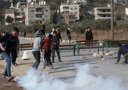 إصابات باعتداء قوات الاحتلال على طلبة مدرسة اللبن- الساوية جنوب نابلس