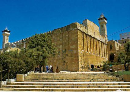 الخارجية تطالب اليونسكو تحمل مسؤولياتها في وقف عمليات تهويد الحرم الابراهيمي