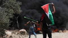 إصابة 3 شبان بالرصاص المعدني والعشرات بالاختناق خلال قمع مسيرة كفر قدوم