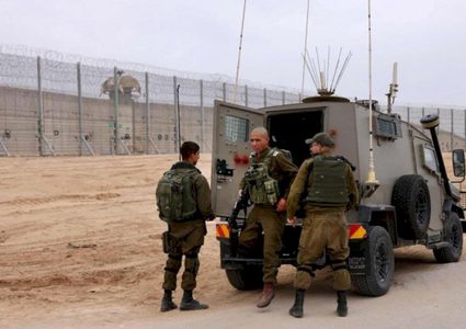 الاحتلال يخطر بوقف العمل في مسلخ للدواجن وبركس وبئر مياه شرق يطا