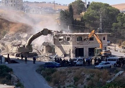 الاحتلال يجبر عائلة في جبل المكبر على هدم منزلها