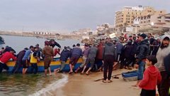 إصابة صياد بسبب انقلاب قارب في بحر غزة