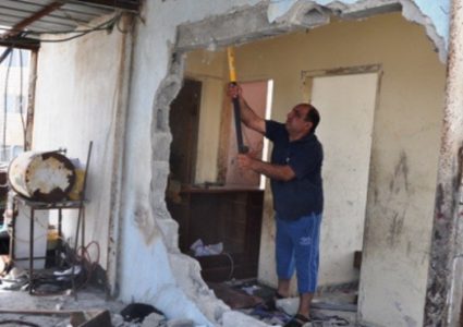 الاحتلال يجبر عائلة على هدم منزلها ذاتيا في بيت حنينا