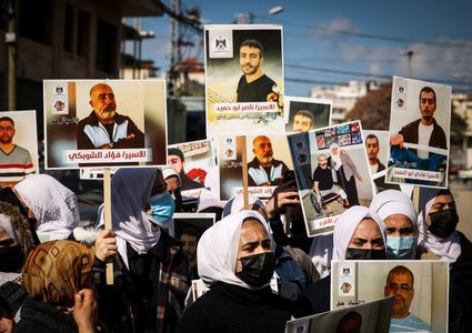 مؤسسات الأسرى تدعو إلى أوسع مشاركة تضامنا مع الأسرى يوم غد