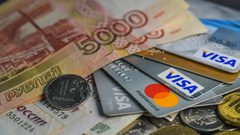 انخفاض صرف الروبل أمام اليورو والدولار والمركزي الروسي يعلن إجراءات لدعم العملة