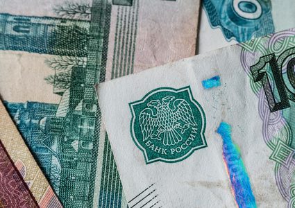 روسيا تقر إجراءات جديدة لتحقيق الاستقرار المالي ودعم الروبل