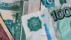 روسيا تقر إجراءات جديدة لتحقيق الاستقرار المالي ودعم الروبل