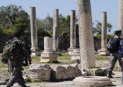 مستوطنون يقتحمون الموقع الأثري في سبسطية