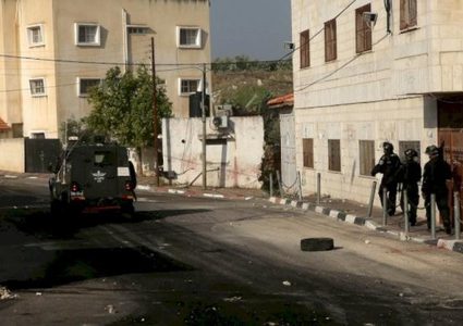 الاحتلال يقتحم مدينة طوباس ويفتش منزلا