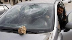 مستوطنون يهاجمون المركبات شمال غرب نابلس