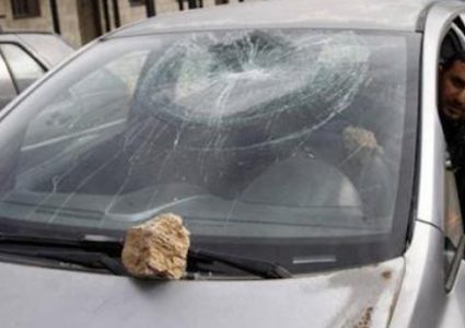 مستوطنون يهاجمون المركبات شمال غرب نابلس