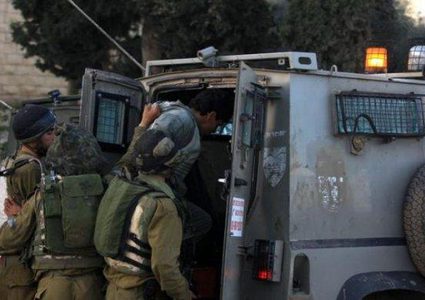 بينهم محررون وامرأة.. 8 معتقلين بالضفة
