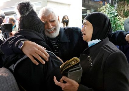 عودة عشرات الطلبة من أوكرانيا