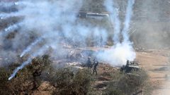 إصابات بالرصاص والاختناق خلال قمع الاحتلال مسيرة إسناد للأسرى بالخليل