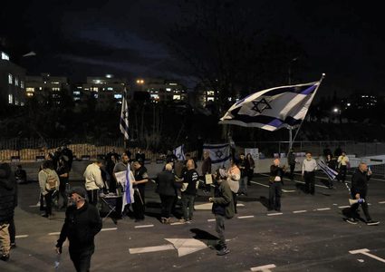 العشرات من المستوطنين يقتحمون حي "الشيخ جرّاح"