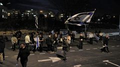 العشرات من المستوطنين يقتحمون حي "الشيخ جرّاح"