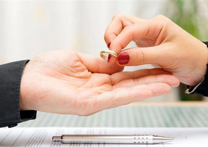 امرأة بريطانية لم تعلم بطلاقها طوال 12 عاما