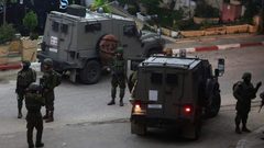 الاحتلال يقتحم حوسان ويحتجز عددا من المواطنين