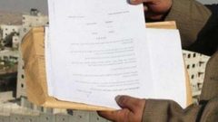 الاحتلال يخطر بوقف البناء في ثلاثة منازل وبالعمل في محمية طبيعة جنوب الخليل